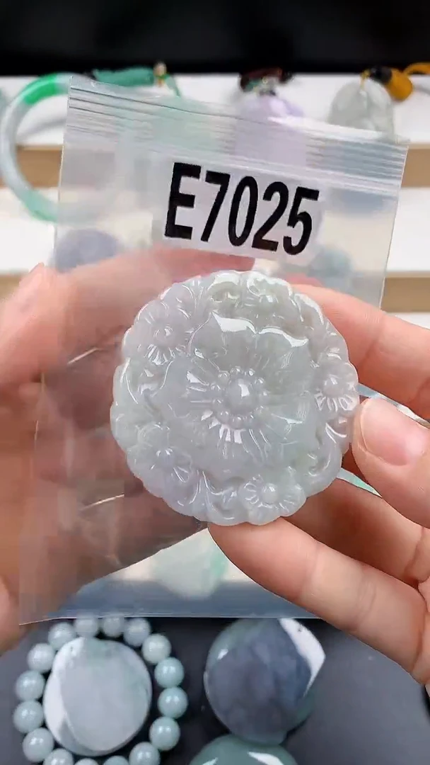 颈饰未镶嵌翡翠天然翡翠吊坠挂件