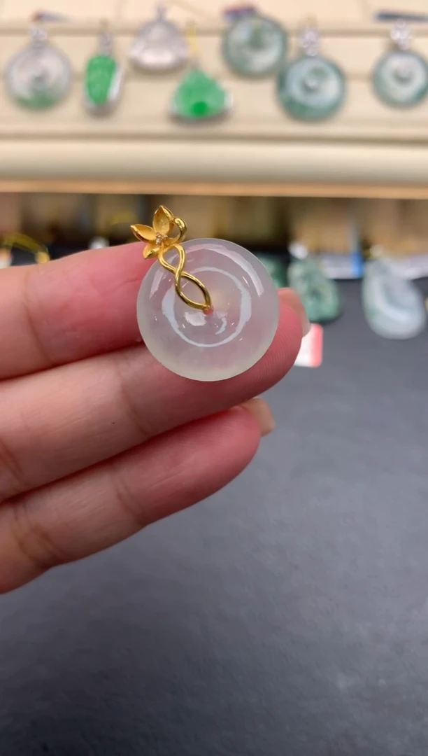 翡翠18K金镶嵌颈饰Q65