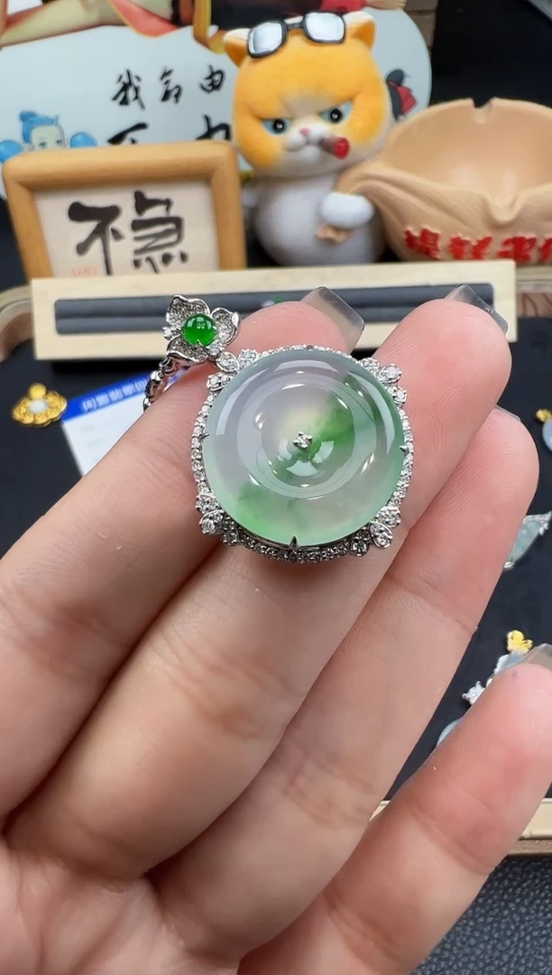翡翠18K金镶嵌吊坠(不含链)阳绿飘花平安扣