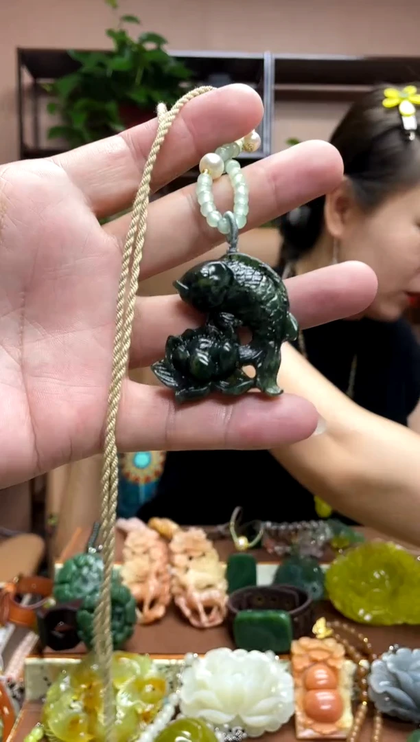 未镶嵌岫玉吊坠多样性发货发其中之一