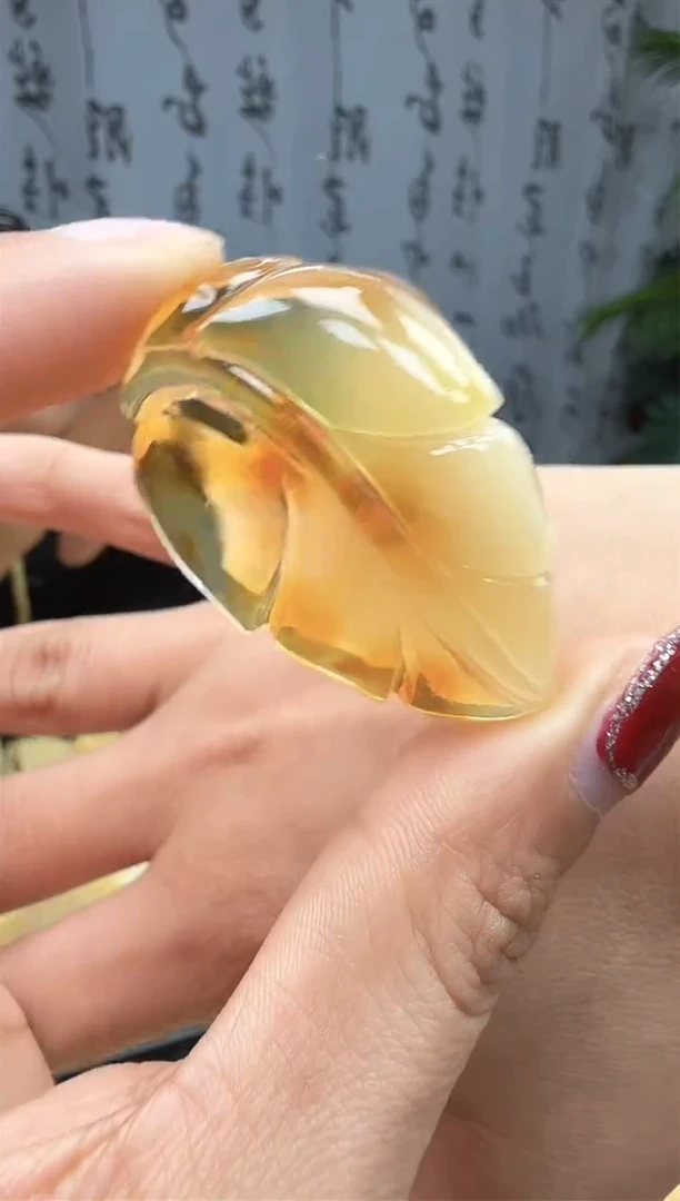 【闪购商品】琥珀裸石未镶嵌挂坠