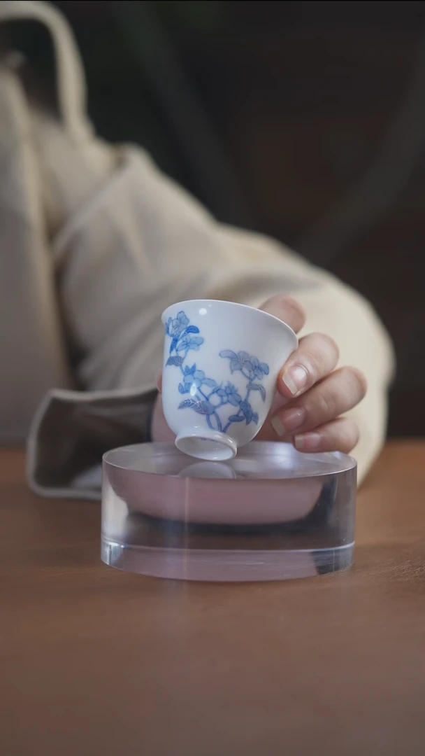 描银青花小花闻香杯