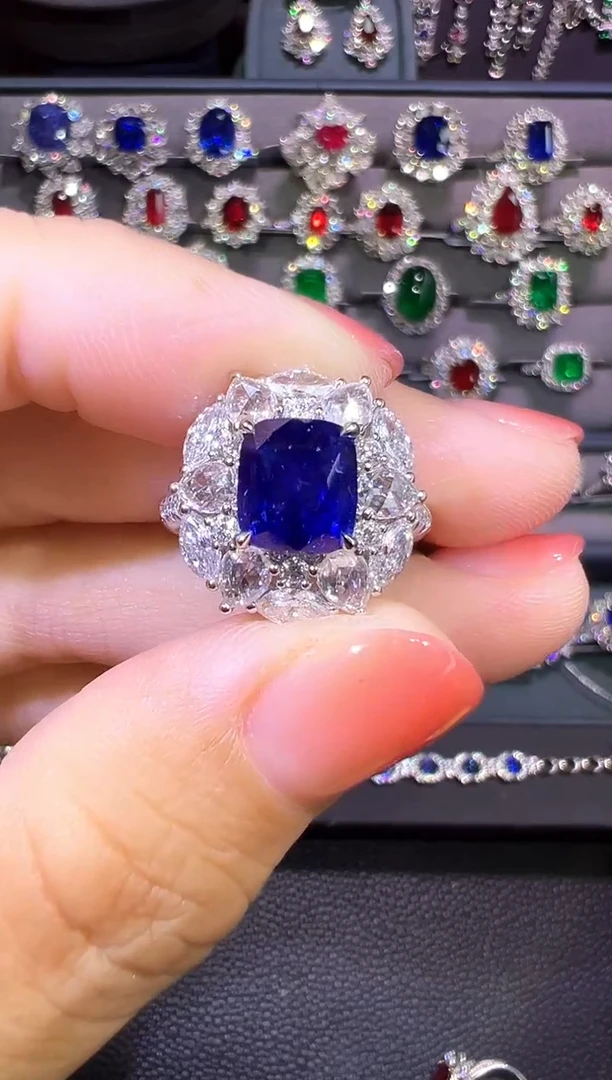 AIGS皇家蓝蓝宝石18K金镶嵌4.04ct
