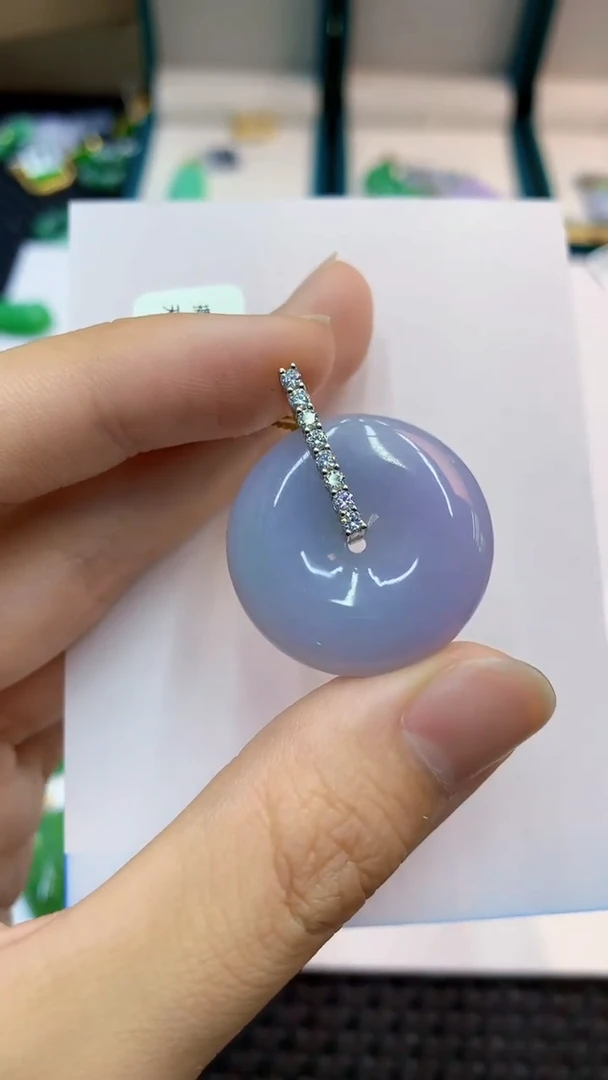 翡翠18K金镶嵌颈饰             1