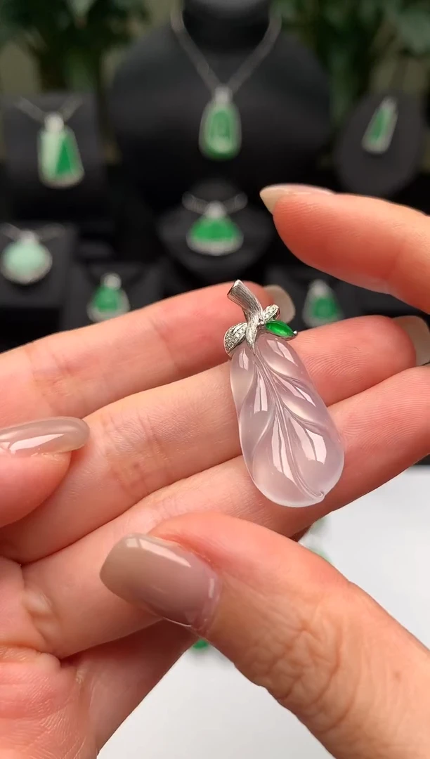 翡翠18K金镶嵌颈饰叶子