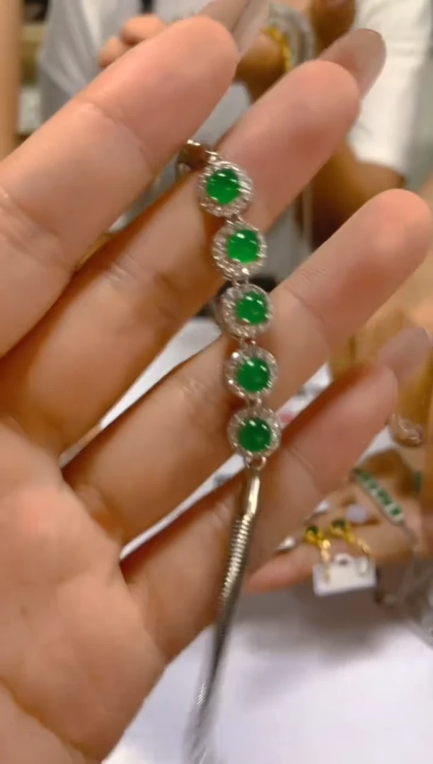 未镶嵌手链翡翠多样性发一