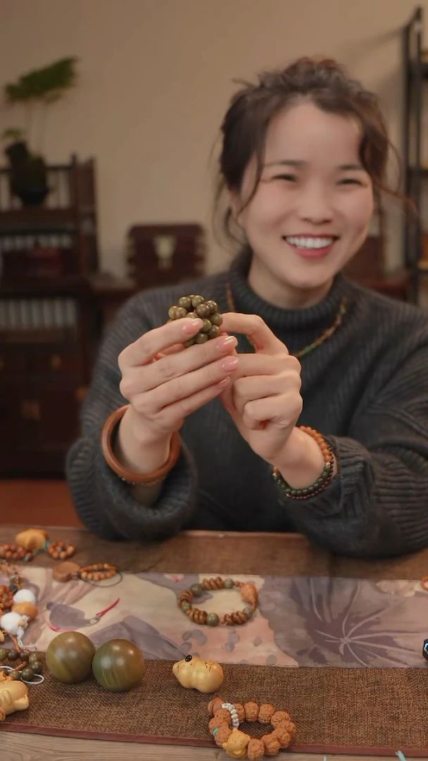 维腊木（绿檀）无事牌绿檀 捏捏球 一对62颗