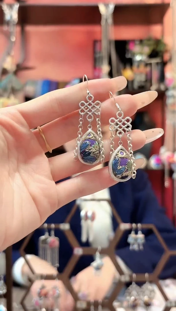 织绣云织谣民族风精美饰品 724