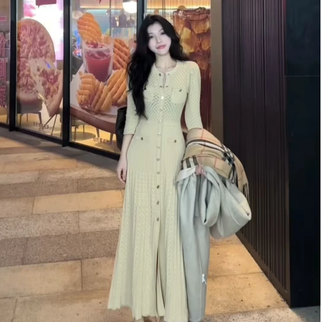 法系SD香槟色收腰长裙金线圆领钩花单排扣镂空修身针织连衣裙