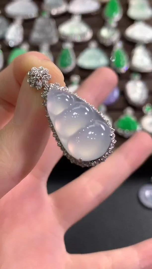 吊坠(不含链)18K金镶嵌翡翠冬日珠宝W84