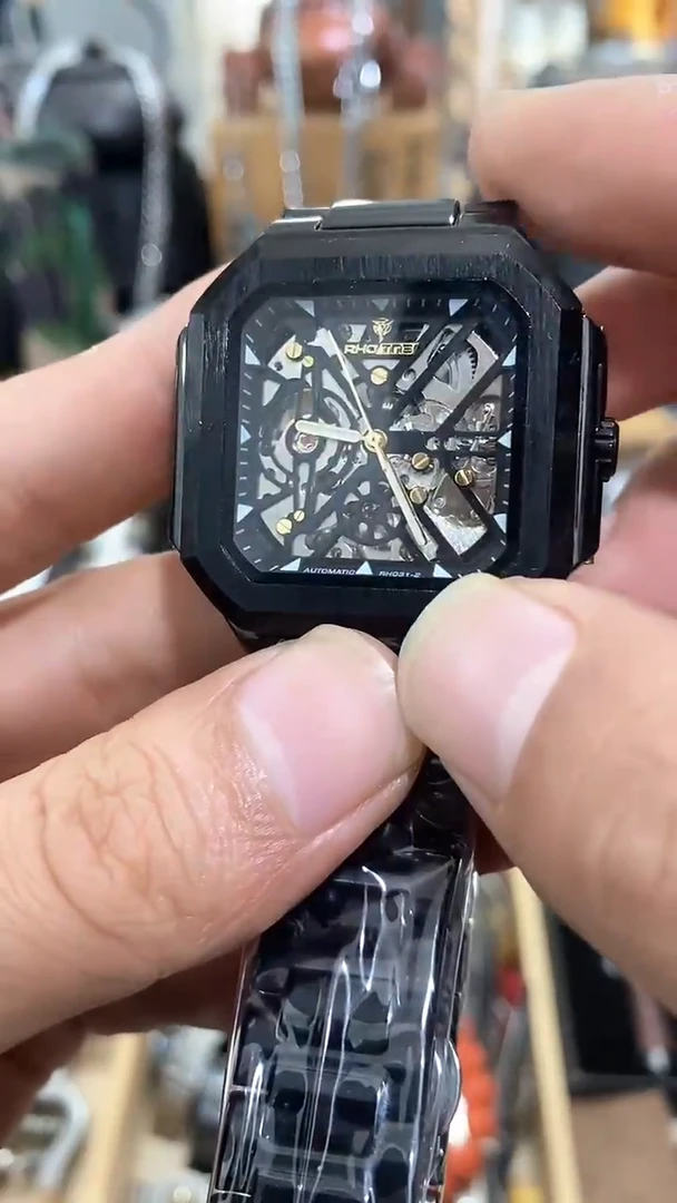 瓷片闪购商品  如图所示