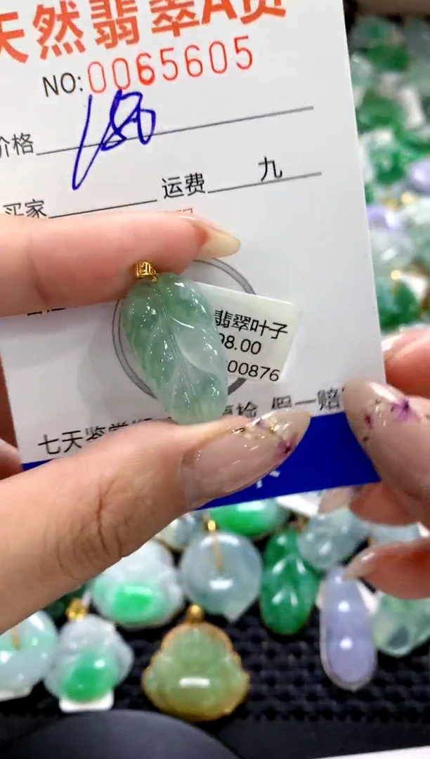 翡翠18K金镶嵌颈饰1111111111111111