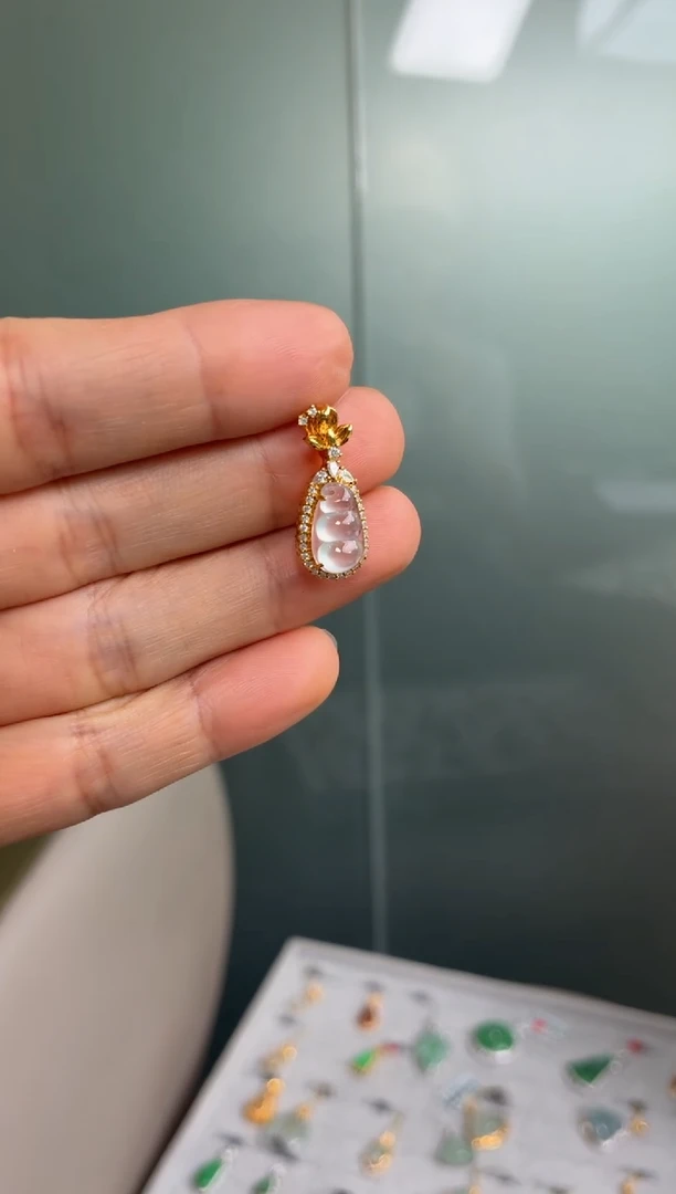 颈饰18K金镶嵌翡翠天然翡翠A货