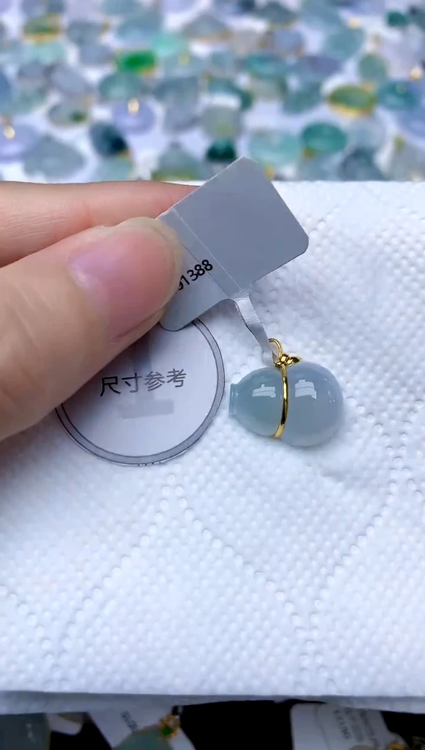 颈饰18K金镶嵌翡翠天然A货翡翠