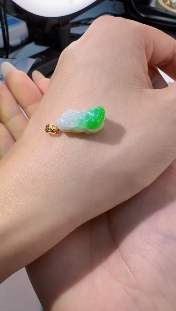 颈饰18K金镶嵌翡翠缅甸A货翡翠