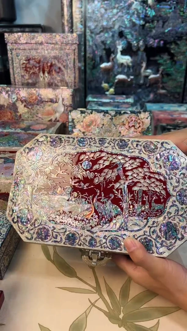 绒布底·弘贝雅螺钿漆器文化馆