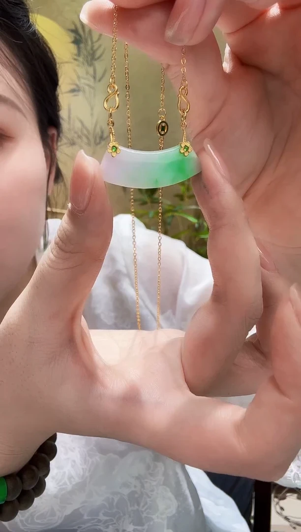 颈饰未镶嵌翡翠吊坠
