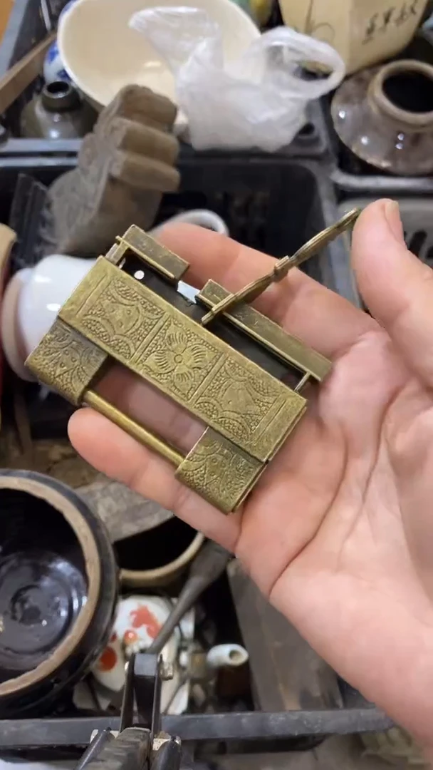 @**:所拍商品均为残品，付款表示默认，不退不换，看好下单，