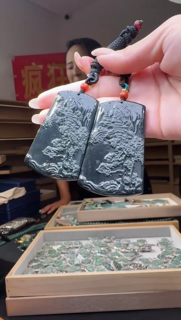 翡翠未镶嵌吊坠(不含链)纯天然A货翡翠山水牌（多样性发其一）