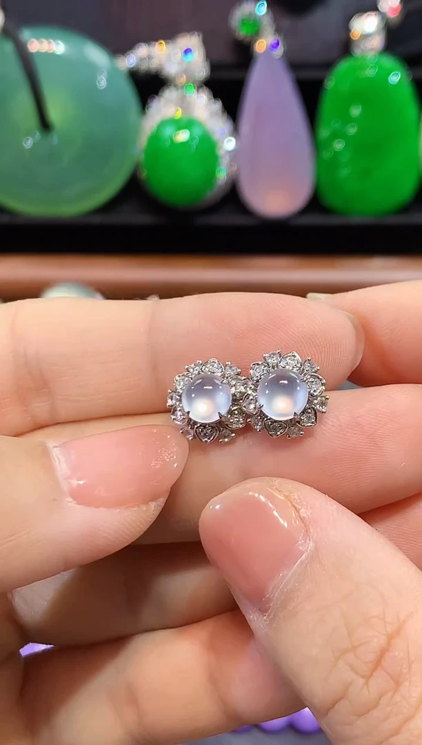 18K金镶嵌翡翠耳饰耳钉