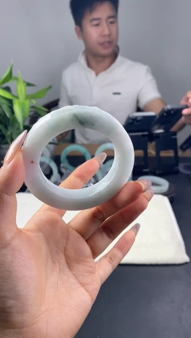 未镶嵌正圈定制翡翠翡翠手镯
