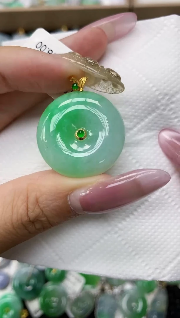 翡翠18K金镶嵌颈饰1111111111