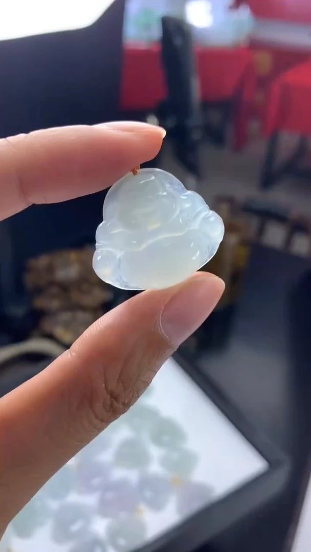 颈饰18K金镶嵌翡翠冰胶佛公