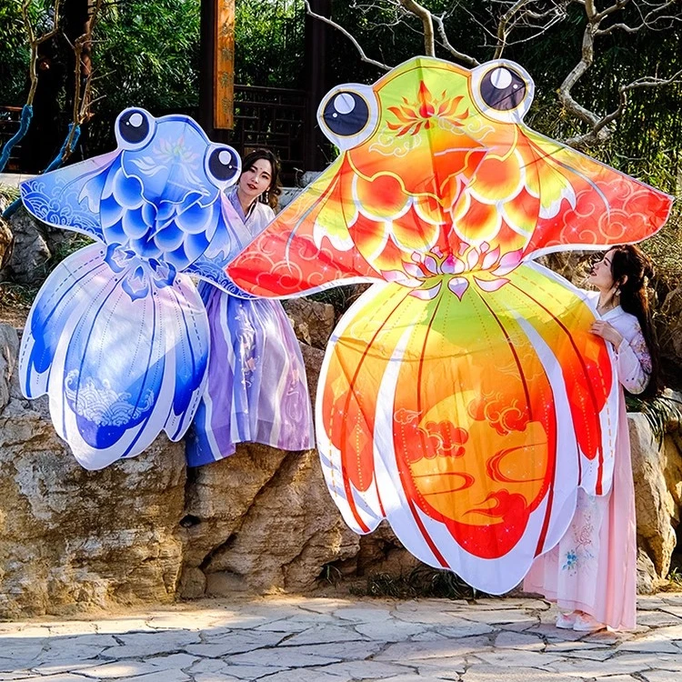 新款国潮网红卡通红莲金鱼微风易飞手持线轮盘小儿童风筝大人专用