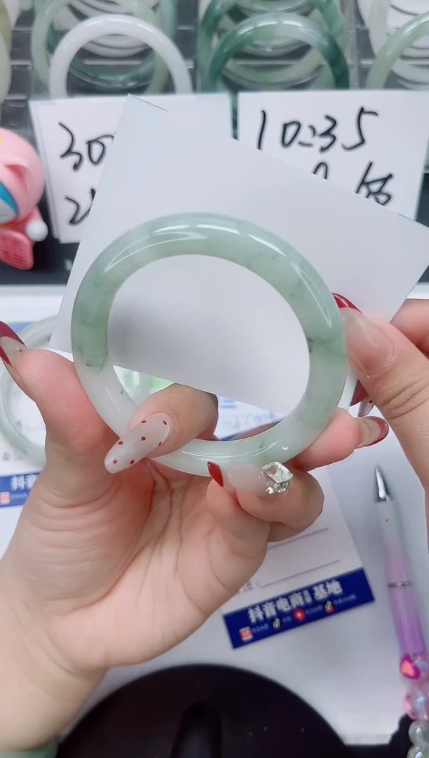 【闪购商品】石英质玉手镯未镶嵌a21