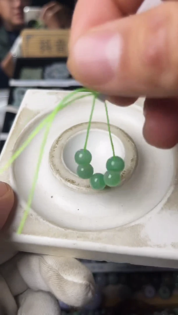 散珠翡翠翡翠散珠5颗 有瑕疵