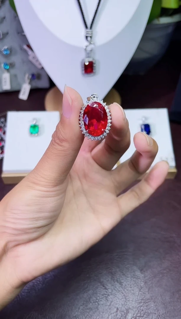 合金颈饰合成钻石红宝吊坠