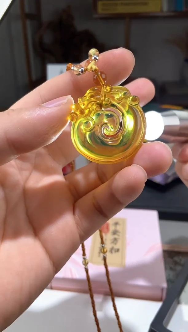 琥珀颈饰未镶嵌金蓝珀仿古龙珮