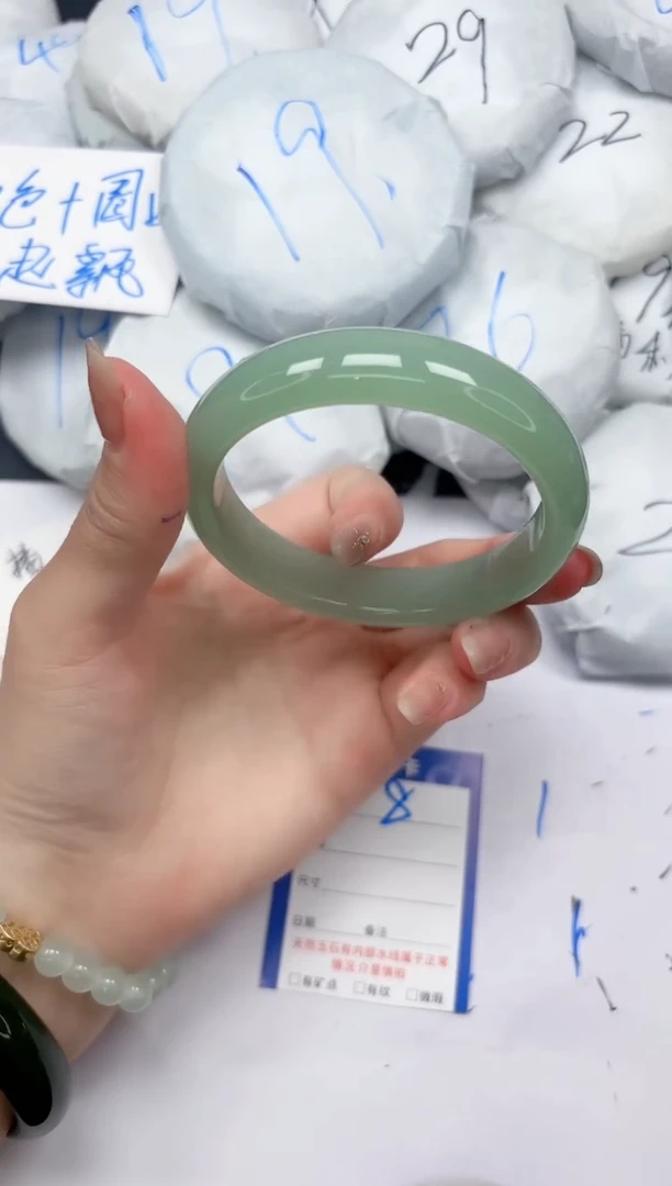 未镶嵌手镯石英质玉8/6263