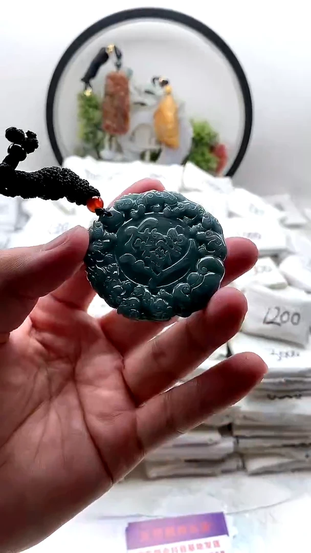 颈饰未镶嵌翡翠貔貅牌