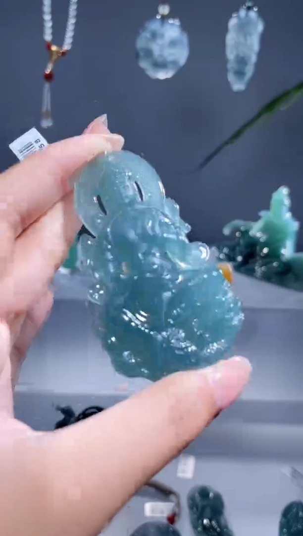 翡翠未镶嵌颈饰观音