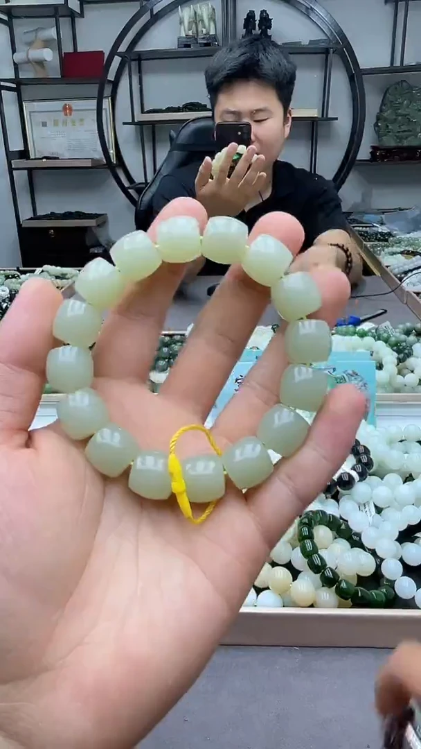手串未镶嵌和田玉且末青白14直切
