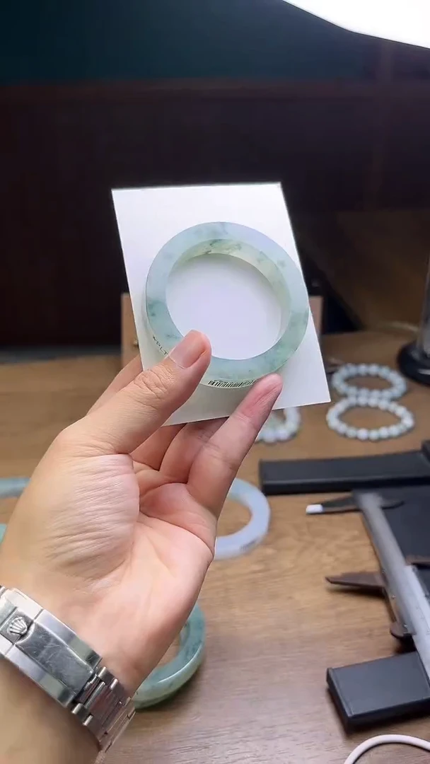 未镶嵌手镯定制翡翠御****?定制