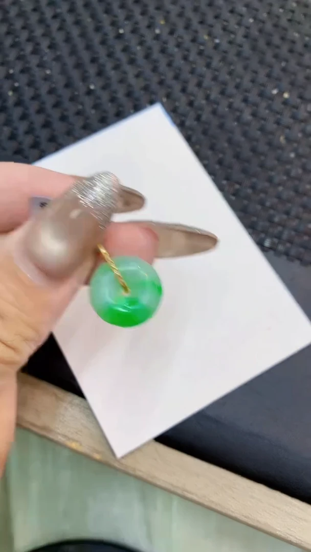 颈饰18K金镶嵌翡翠1