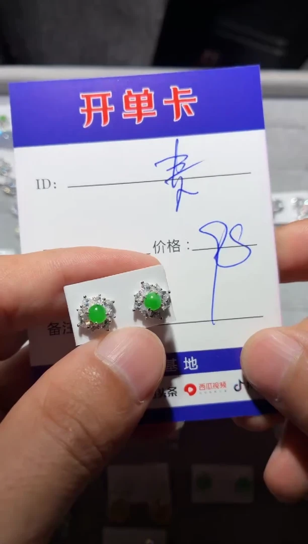 翡翠银S925镶嵌耳饰是**呀 是麦麦呀