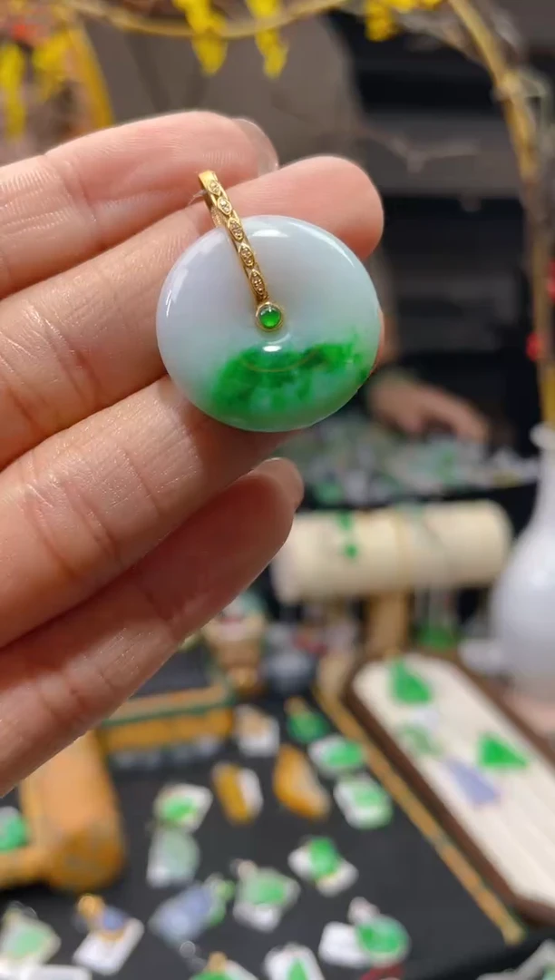 【闪购商品】翡翠颈饰18K金镶嵌假一赔三