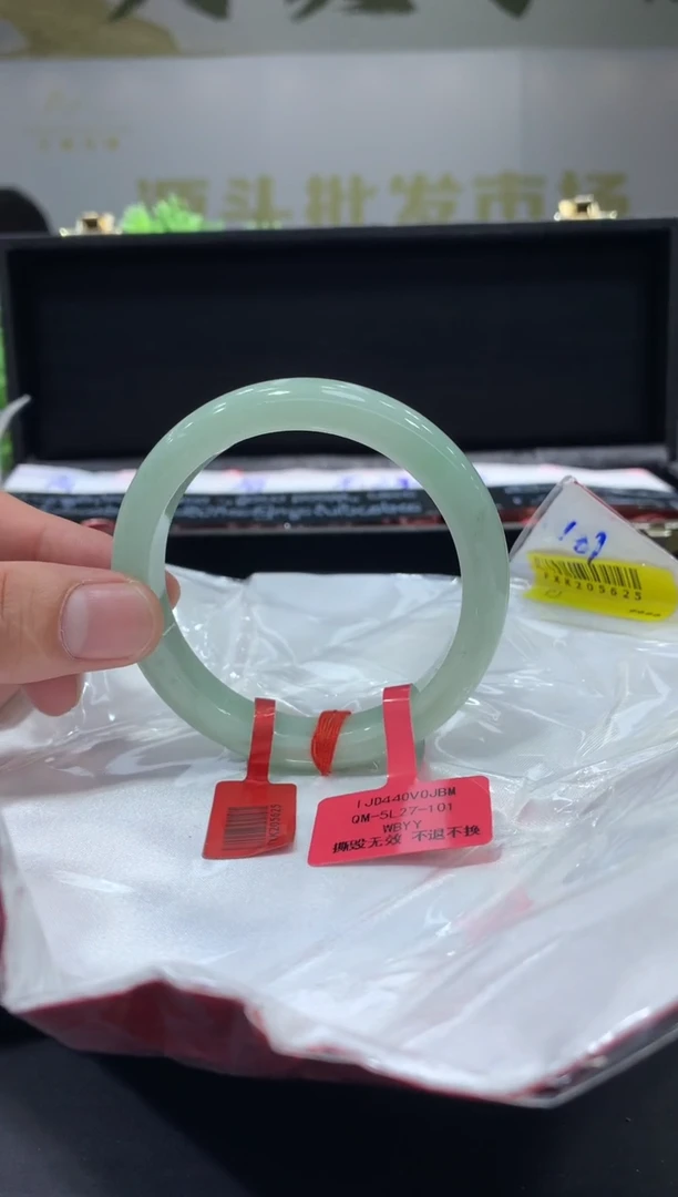 未镶嵌手镯翡翠翡翠手镯