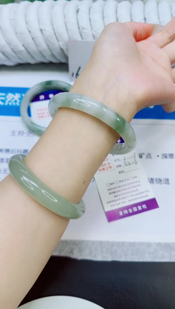 未镶嵌手镯石英质玉125/62.6
