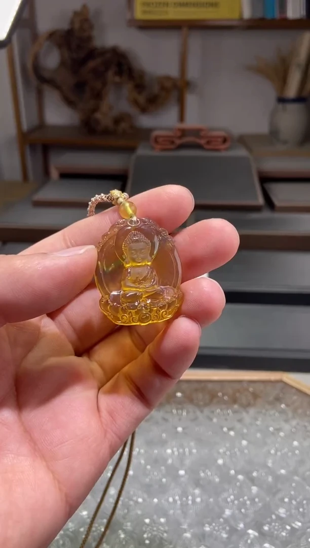 琥珀颈饰未镶嵌大日如来