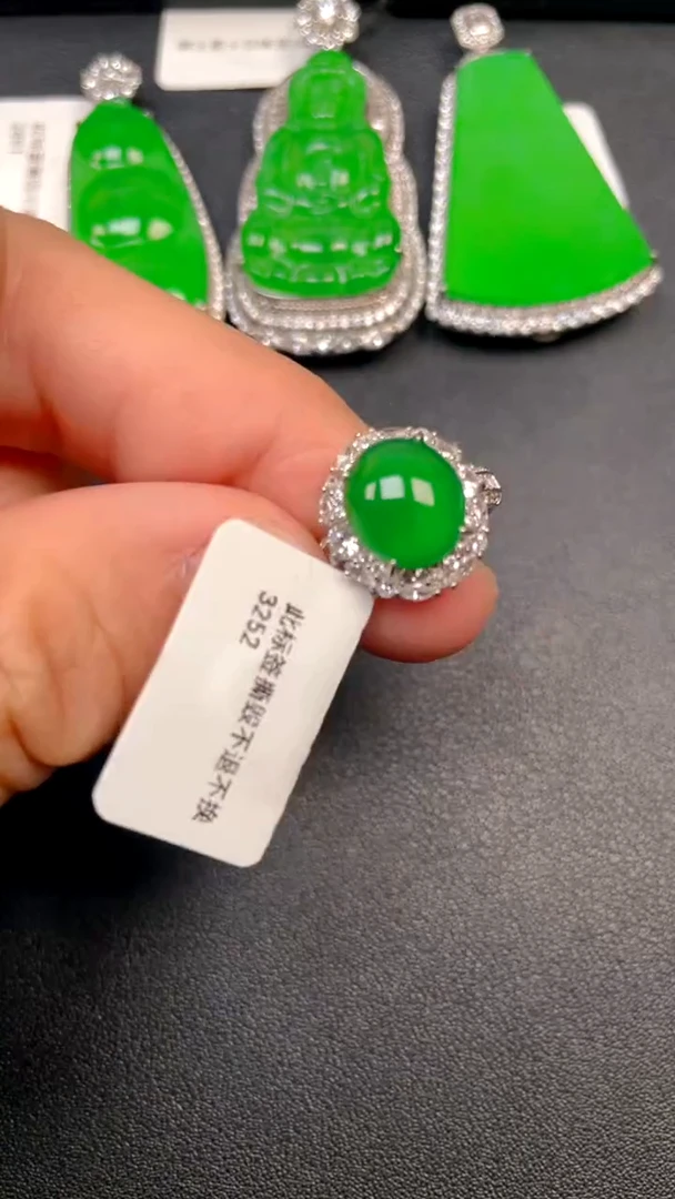 吊坠(不含链)银S925镶嵌翡翠马**胎吊坠