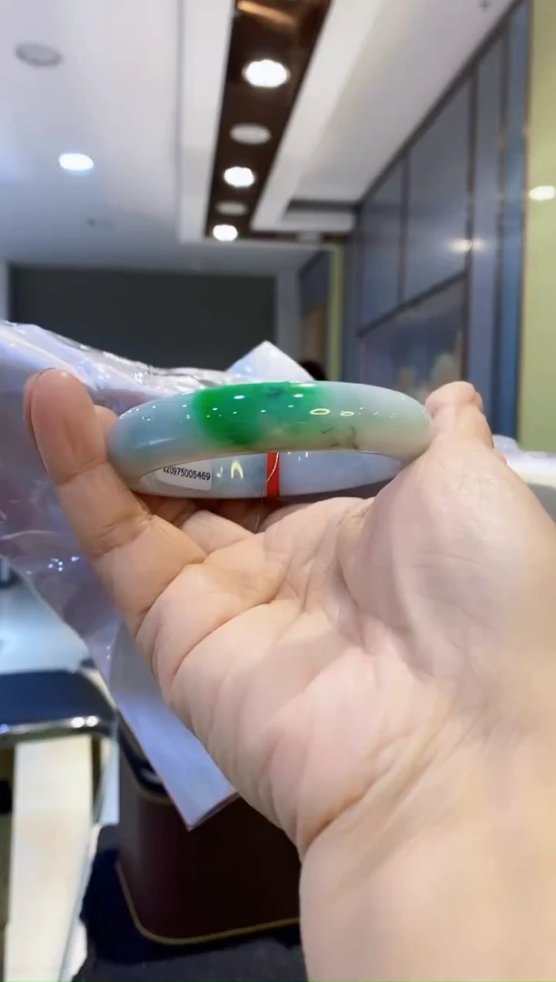 未镶嵌手镯翡翠翡翠手镯