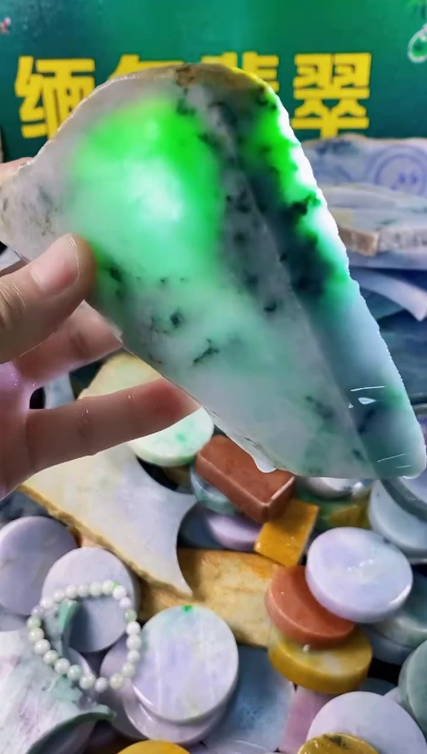 翡翠未镶嵌颈饰纯天然A货翡翠112
