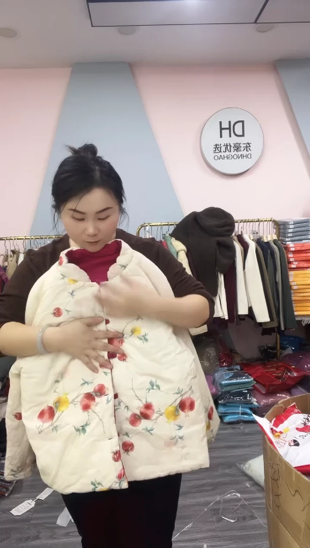 闪71 国风棉袄两面穿  140斤左右