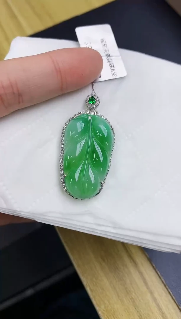 颈饰银S925镶嵌翡翠天然A货