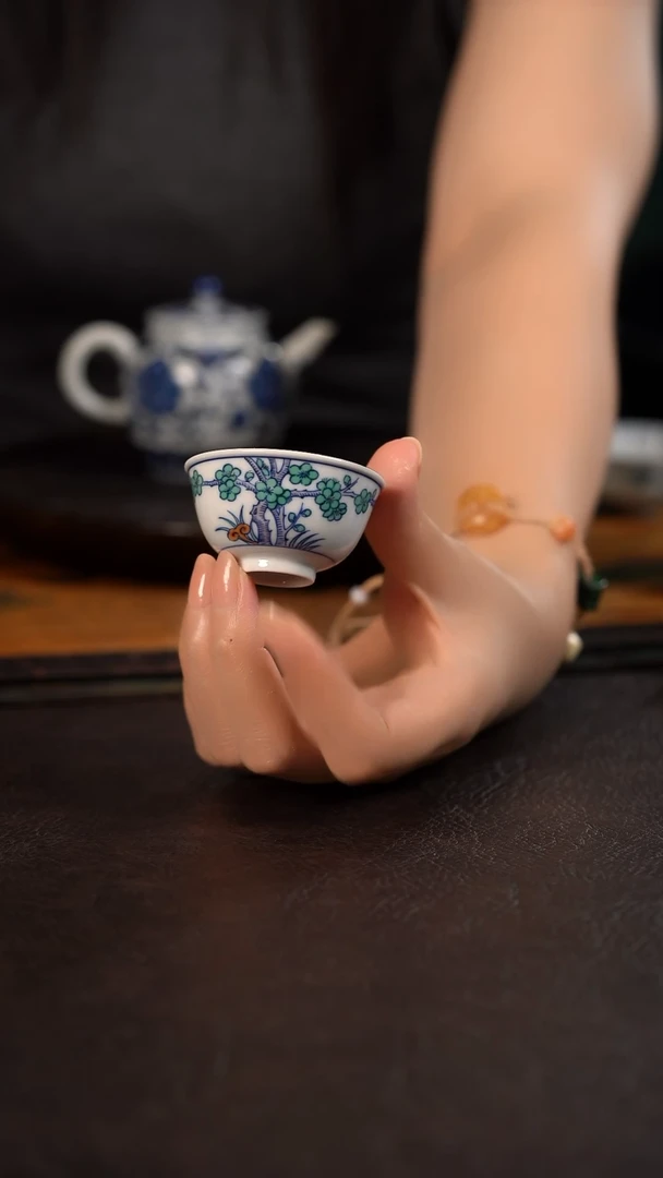 云霞珍藏斗彩梅花牛眼杯