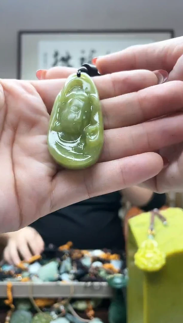 未镶嵌岫玉吊坠··